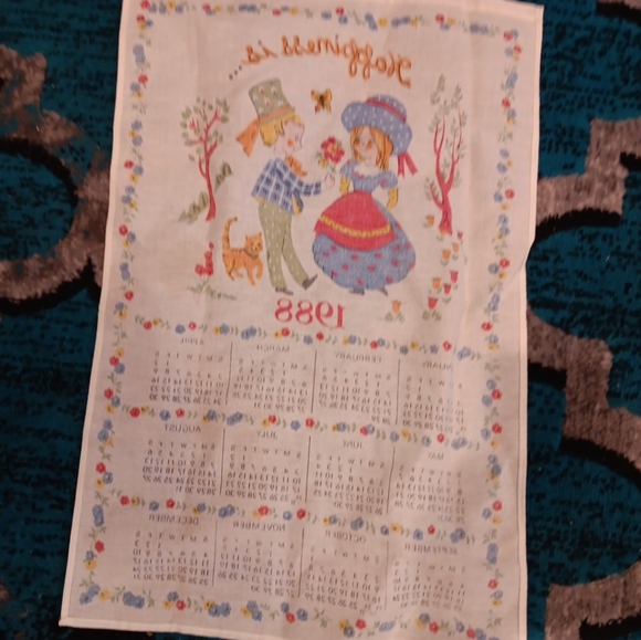 1988 " HAPPINESS IS " FABRIC LINEN SCROLL CALENDAR MAN AND WOMEN FLOWERS - Picture 3 of 3